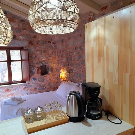 The Two Carob Trees, Traditional Stonehouse, Nikandri, Pirgos Diros Apartment Lefkias Екстериор снимка
