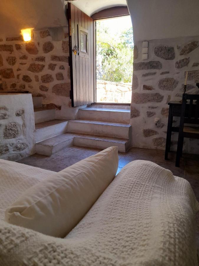 The Two Carob Trees, Traditional Stonehouse, Nikandri, Pirgos Diros Apartment Lefkias Екстериор снимка