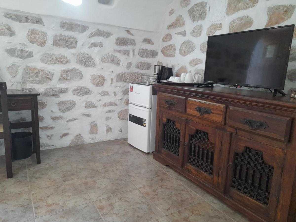 The Two Carob Trees, Traditional Stonehouse, Nikandri, Pirgos Diros Apartment Lefkias Екстериор снимка