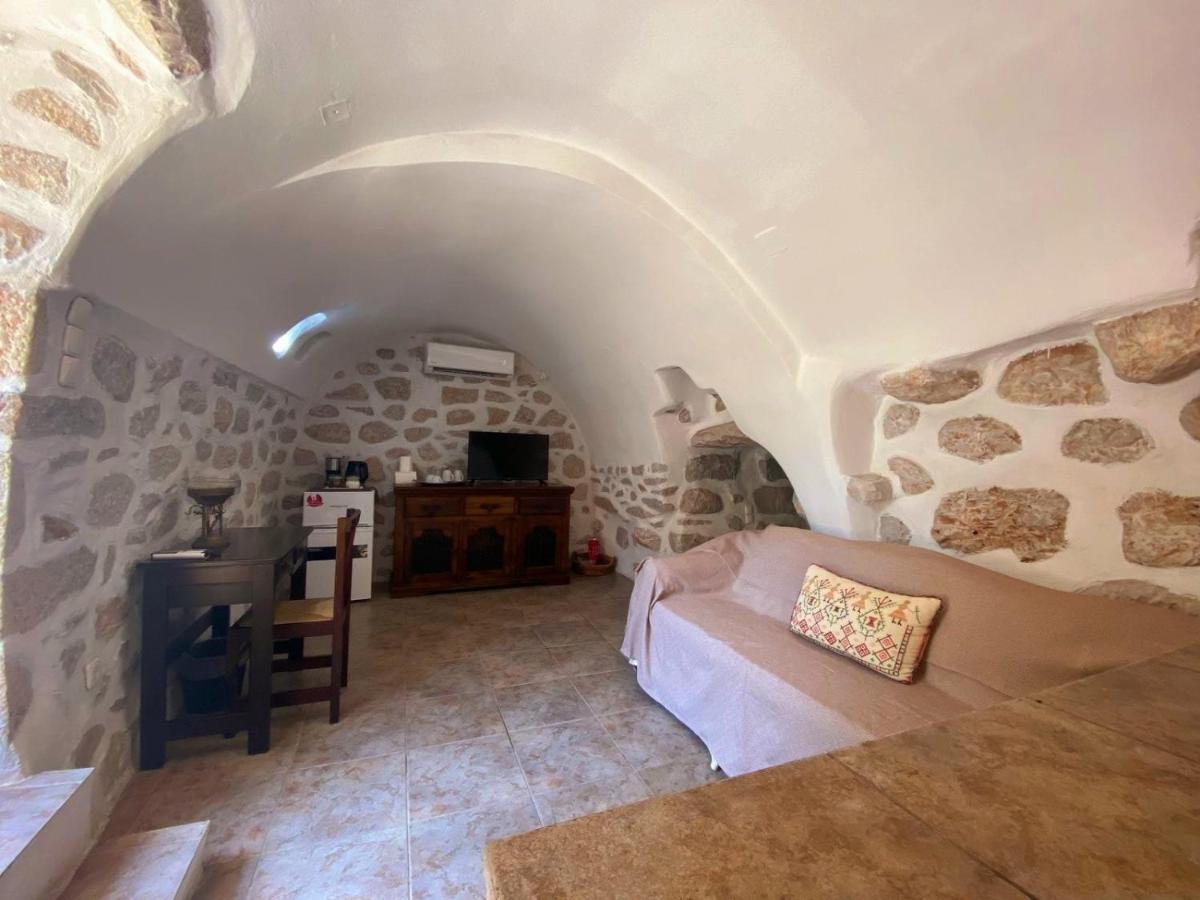 The Two Carob Trees, Traditional Stonehouse, Nikandri, Pirgos Diros Apartment Lefkias Екстериор снимка