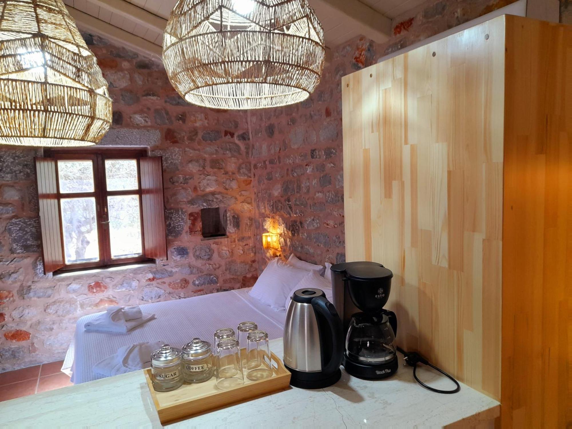 The Two Carob Trees, Traditional Stonehouse, Nikandri, Pirgos Diros Apartment Lefkias Екстериор снимка